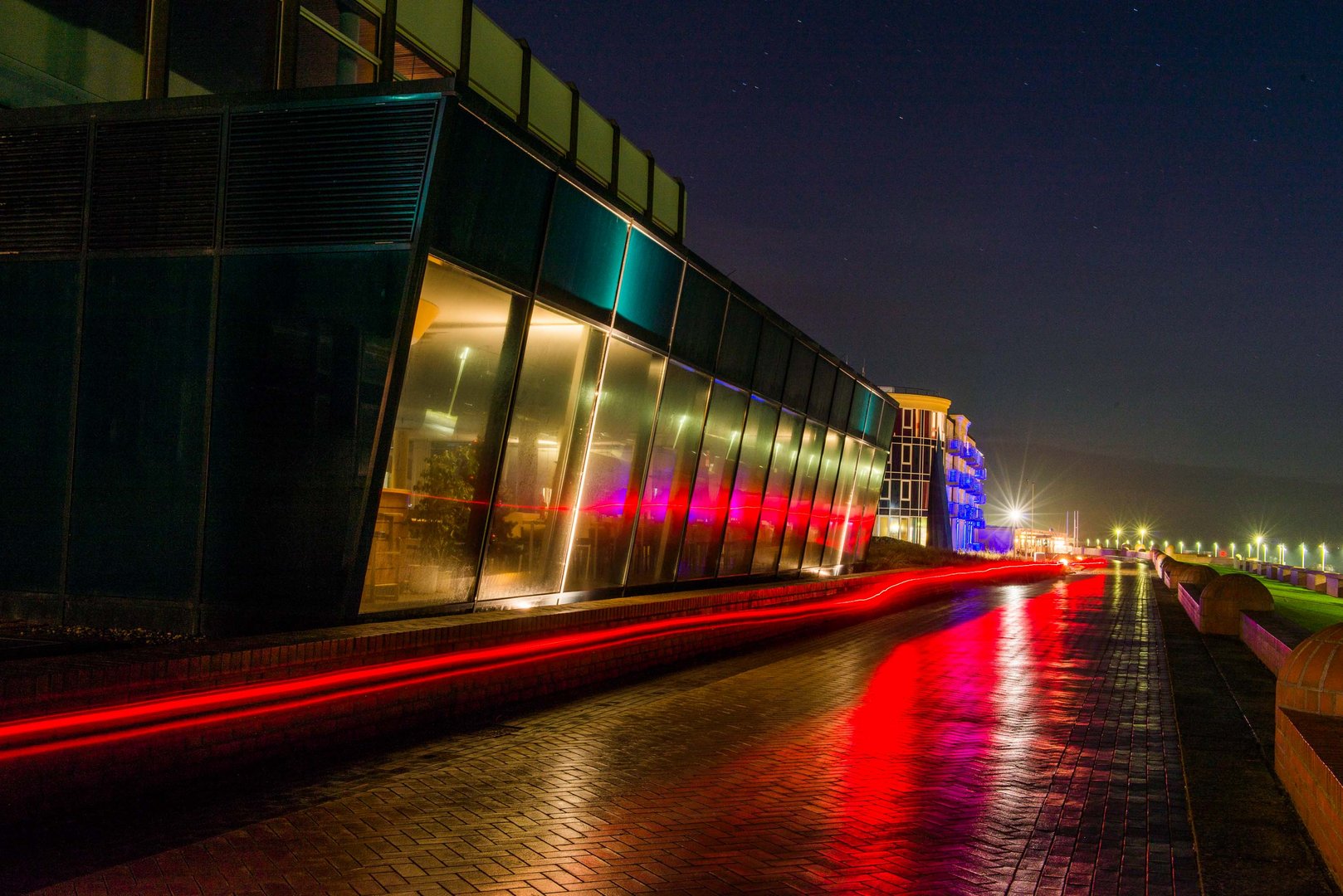 Rot- und Blaulicht bei Nacht