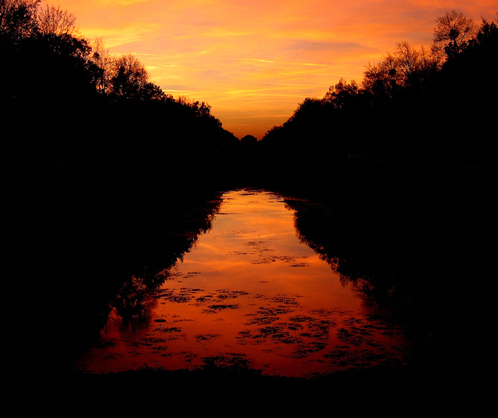 ROT und schwarz