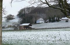 Rot-weiss; oder 2 Bauerngüter