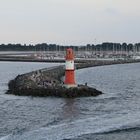 rot-weißes Ostmolenfeuer Warnemünde