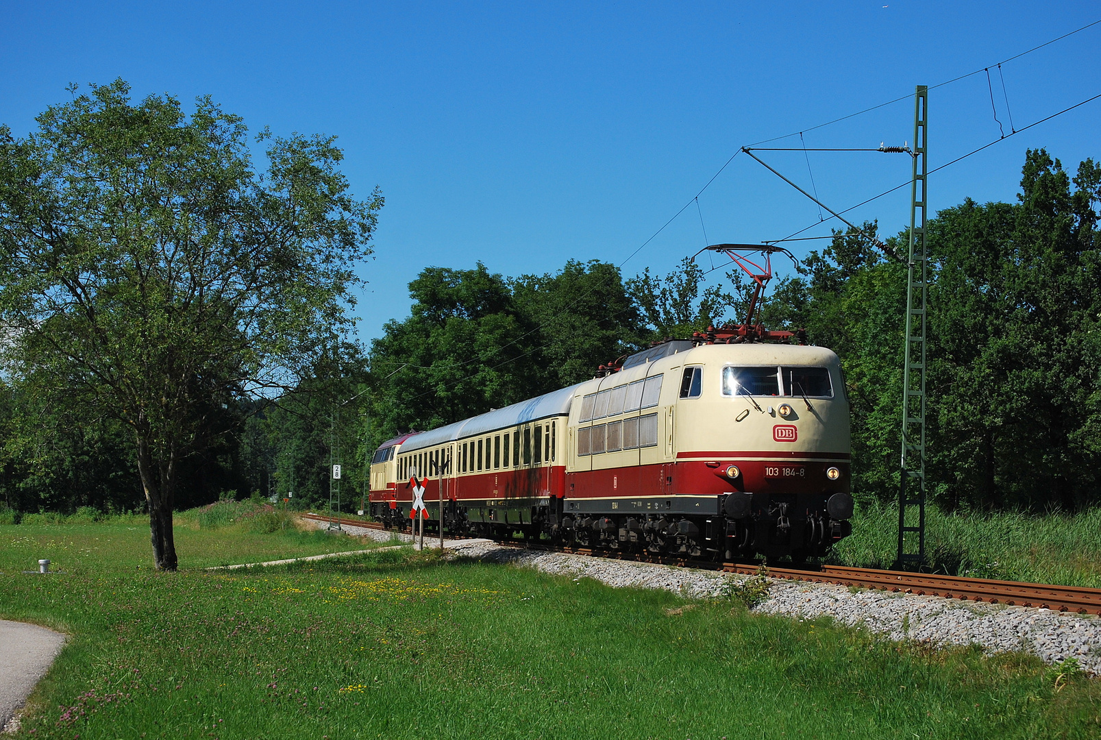 Rot/Beige in die Berge