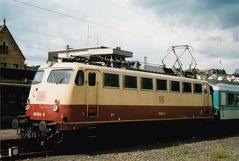 Rote-beige Schönheit vor der Eisenacher RegionalBahn