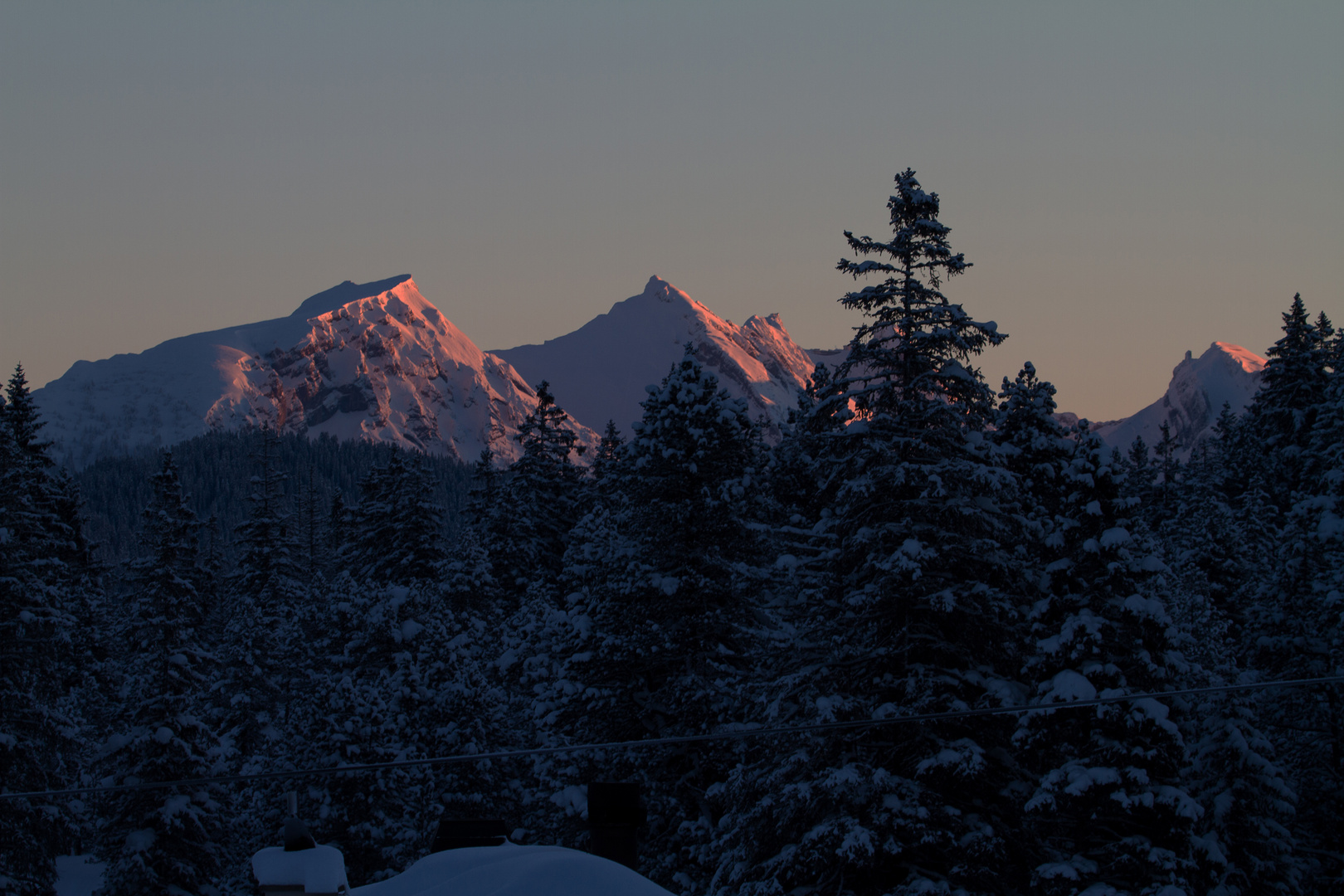 Rote Bergspitzen bei eisiger Kälte, Langis 10.02.13