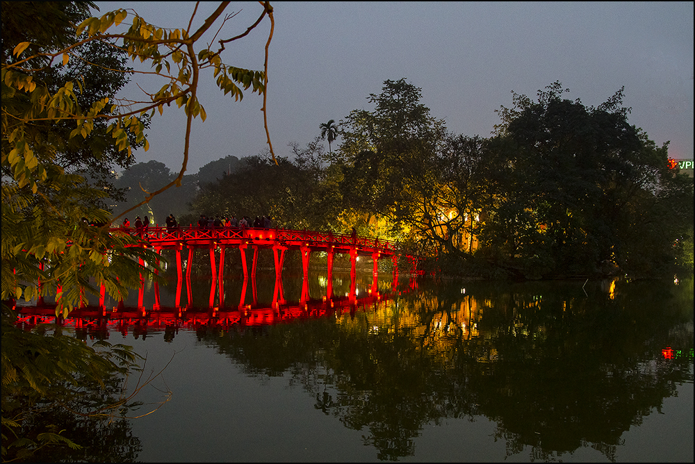 rote Brücke der aufgehenden Sonne zur Jadeberginsel