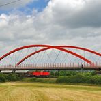 Rote Brücke, rote Lok, roter Wein... ?