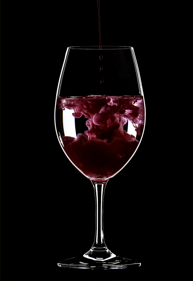 Rote Farbe im Glas