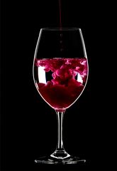 Rote Farbe im Glas