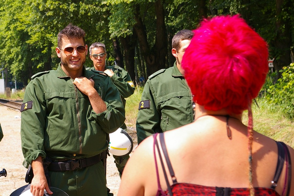 Rote Haare und Elvispolizist