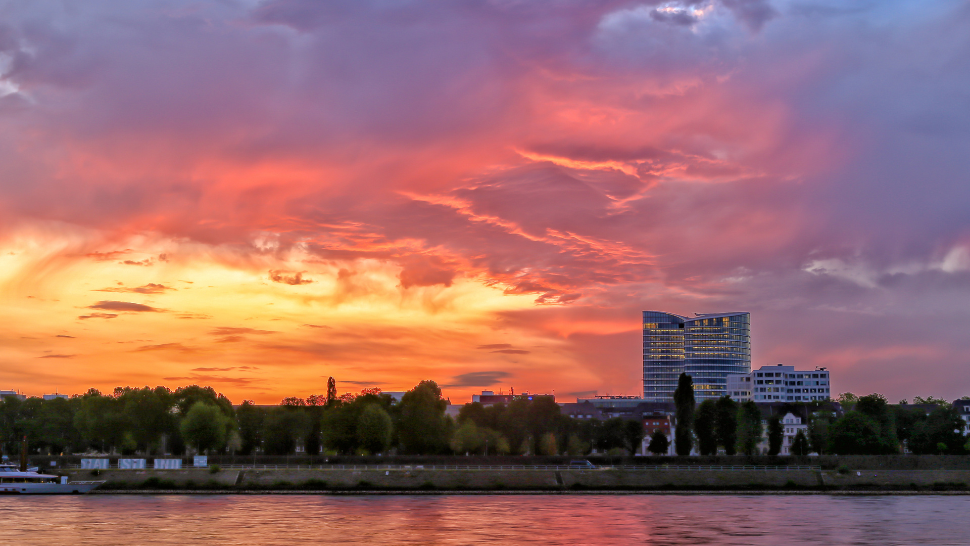   Rote Himmel über Düsseldof