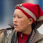 Rote Hmong Frau