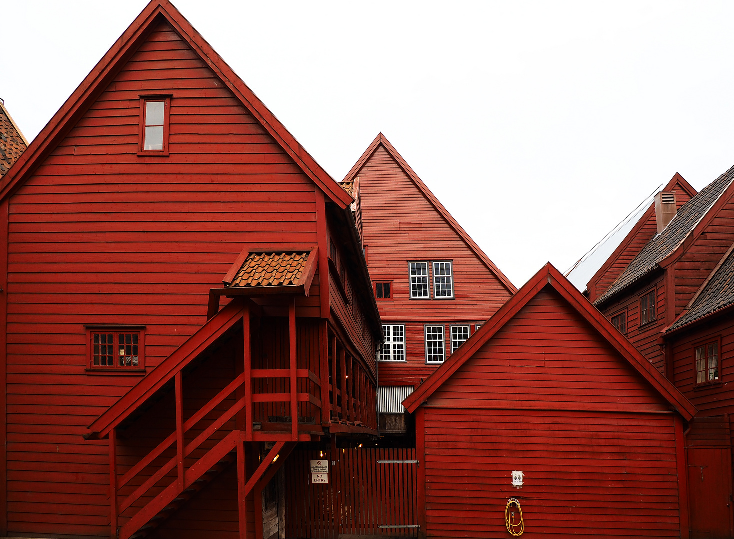 Rote Holzfassaden in Bryggen