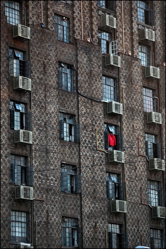 Rote Jacke in Shanghai