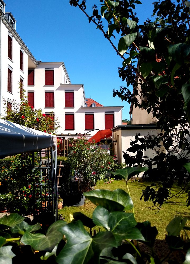 Rote Jalousien Foto Bild Architektur Rot Fenster Bilder Auf Fotocommunity