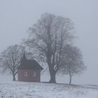 Rote Kapelle im Nebel