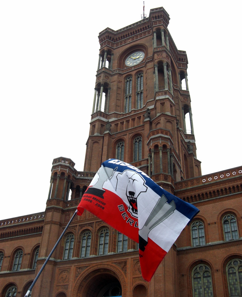 Rote Rathaus bei dem Empfang der Berliner Eisbären