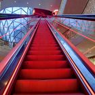 Rote Rolltreppe