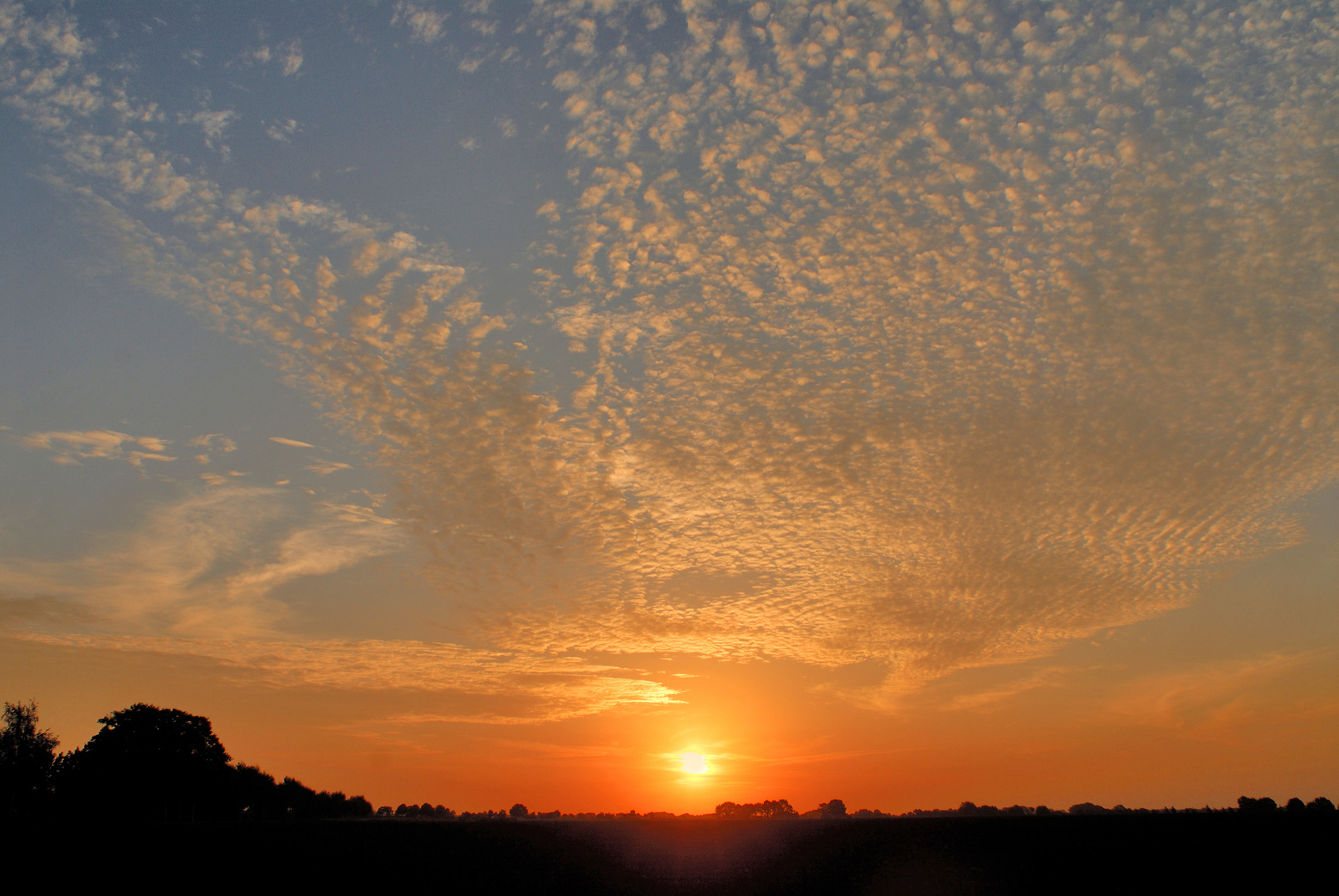 rote Schäfchenwolken