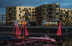 Rote Segel im ehemaligen Zollhafen | Mainz 