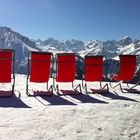 Rote Sonnenliegen auf dem Piz Darlux