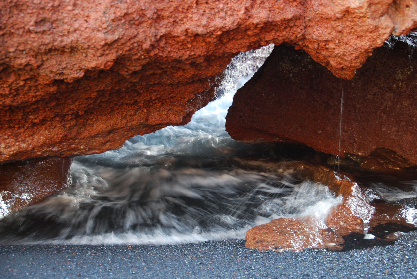 Rote Steine am schwarzen Lavastrand, Lanzarote