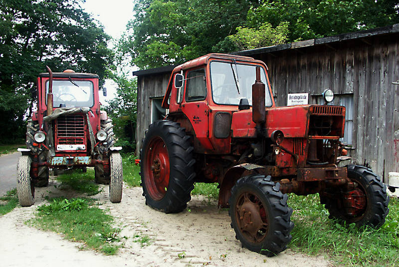 Rote Traktoren by P Punkt