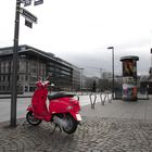 Rote Vespa am Goetheplatz