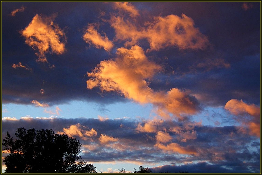 Rote Wolken am Abendhimmel