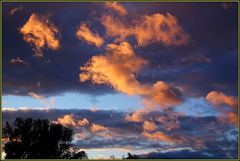 Rote Wolken am Abendhimmel