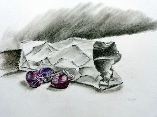 rote Zwiebeln mit Papiertüte