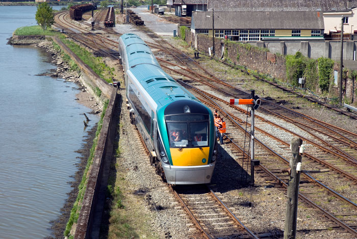 Rotem DMU Nr 6 bei Waterford, Mai 08