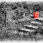 Roter Eimer an der Treppe