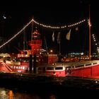 Roter Feuerschiff im Restaurant mit Live Jazz Music