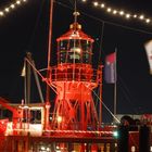 Roter Feuerschiff mit Leuchturm