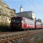 "Roter Flitzer" auf der Neckartalbahn unterhalb Burg Horneck bei Gundelsheim 17.12.2023