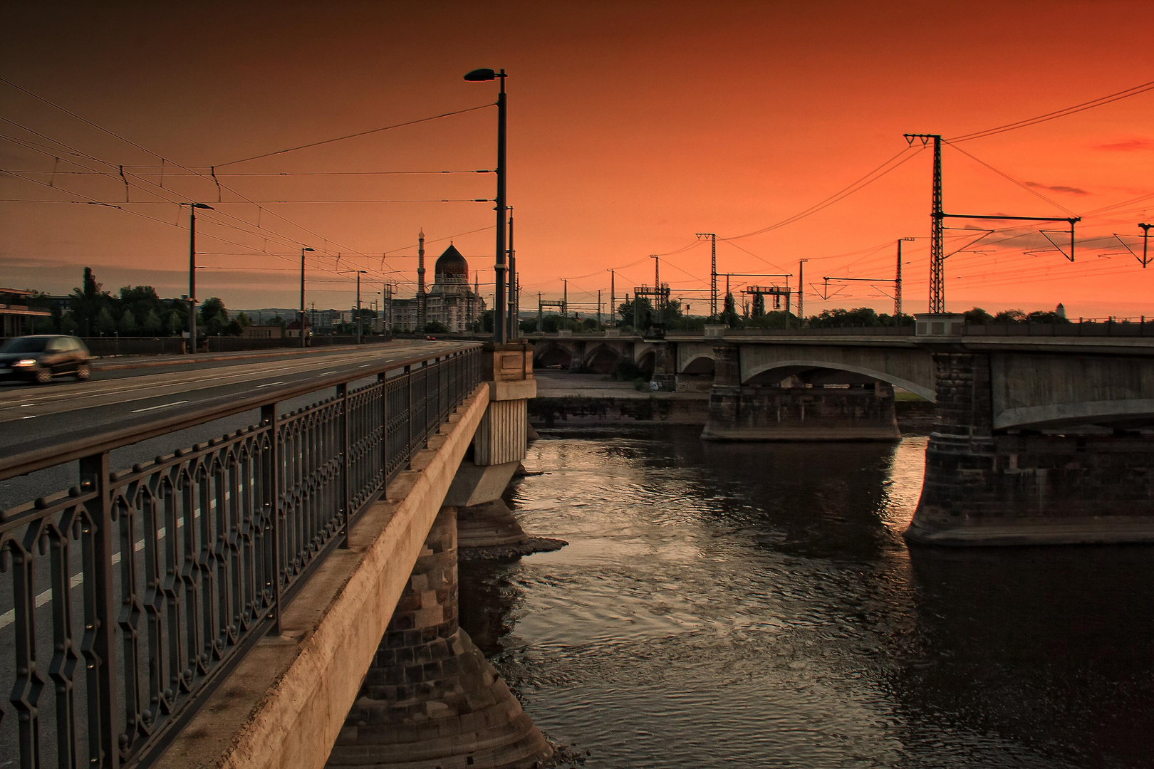 roter Himmel über Dresden - Marienbrücke