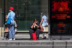 Roter Hut, Tasche und Billboard
