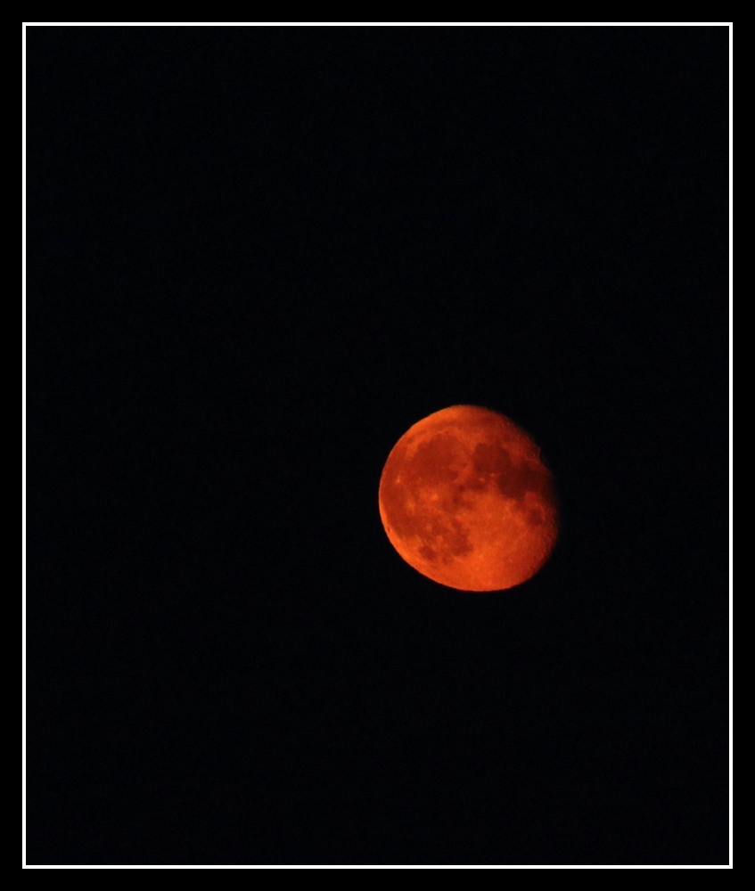 ... roter Mond ......