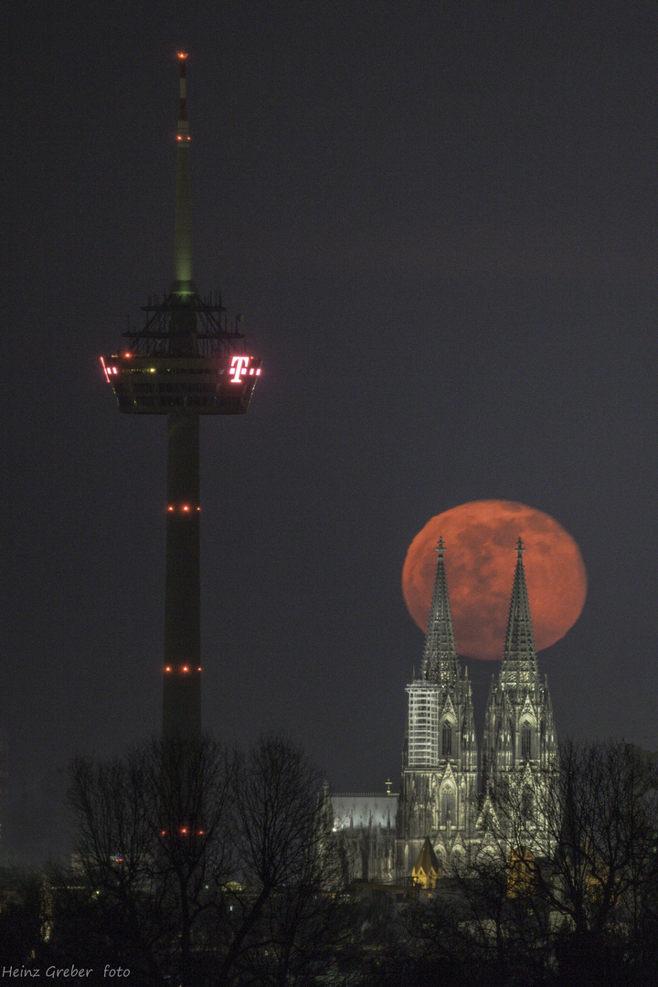 Roter Mond 2