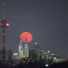 Roter Mond 3