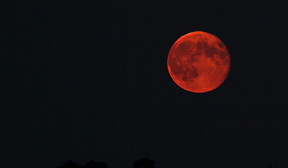 "Roter Mond am Montag den 11.08.2014 bei Fürth Stadeln"