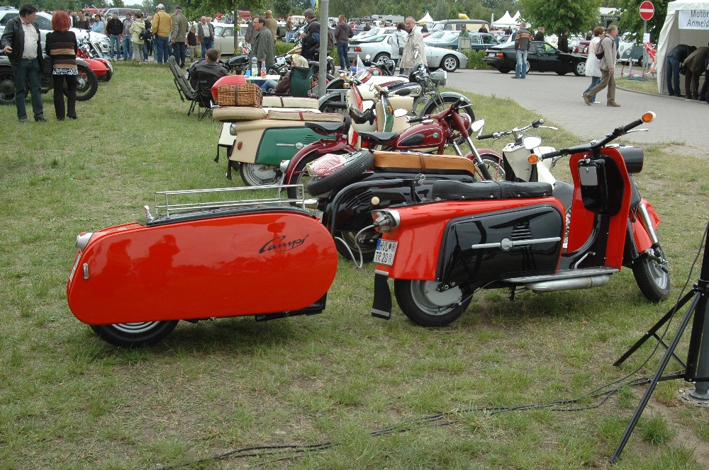 roter Motorroller mit Anhänger Foto & Bild | autos Bilder ...