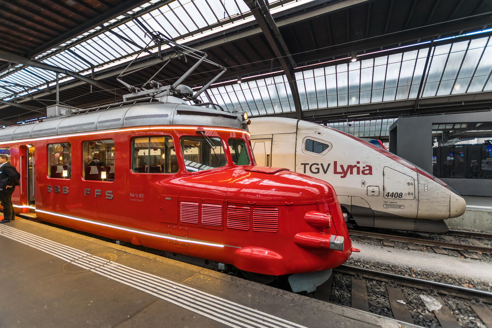 roter Pfeil und TGV Lyria