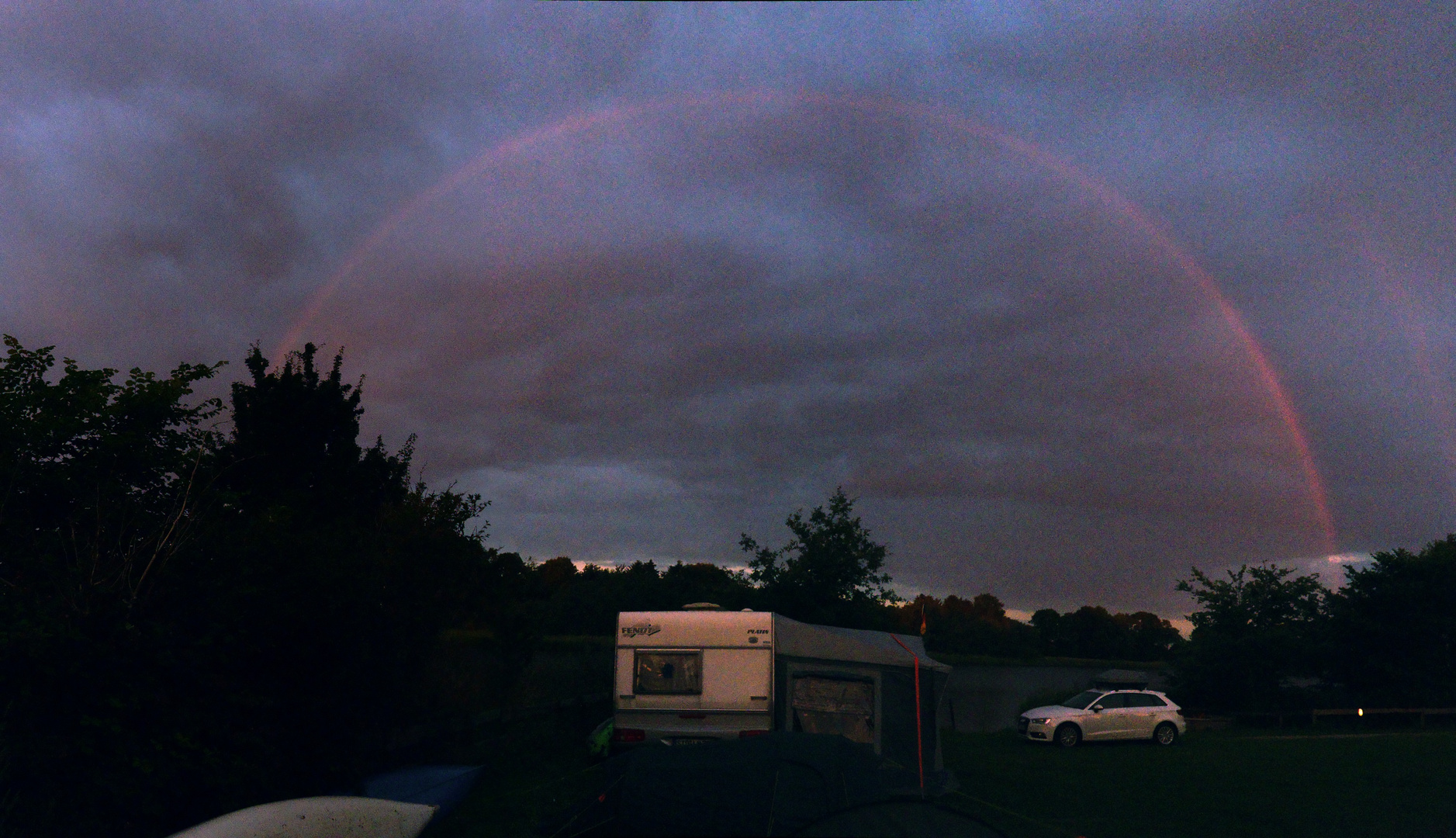 Roter Regenbogen