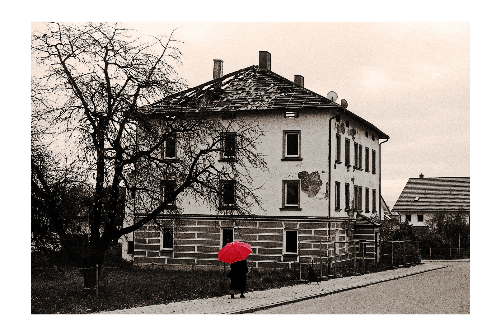 roter regenschirm