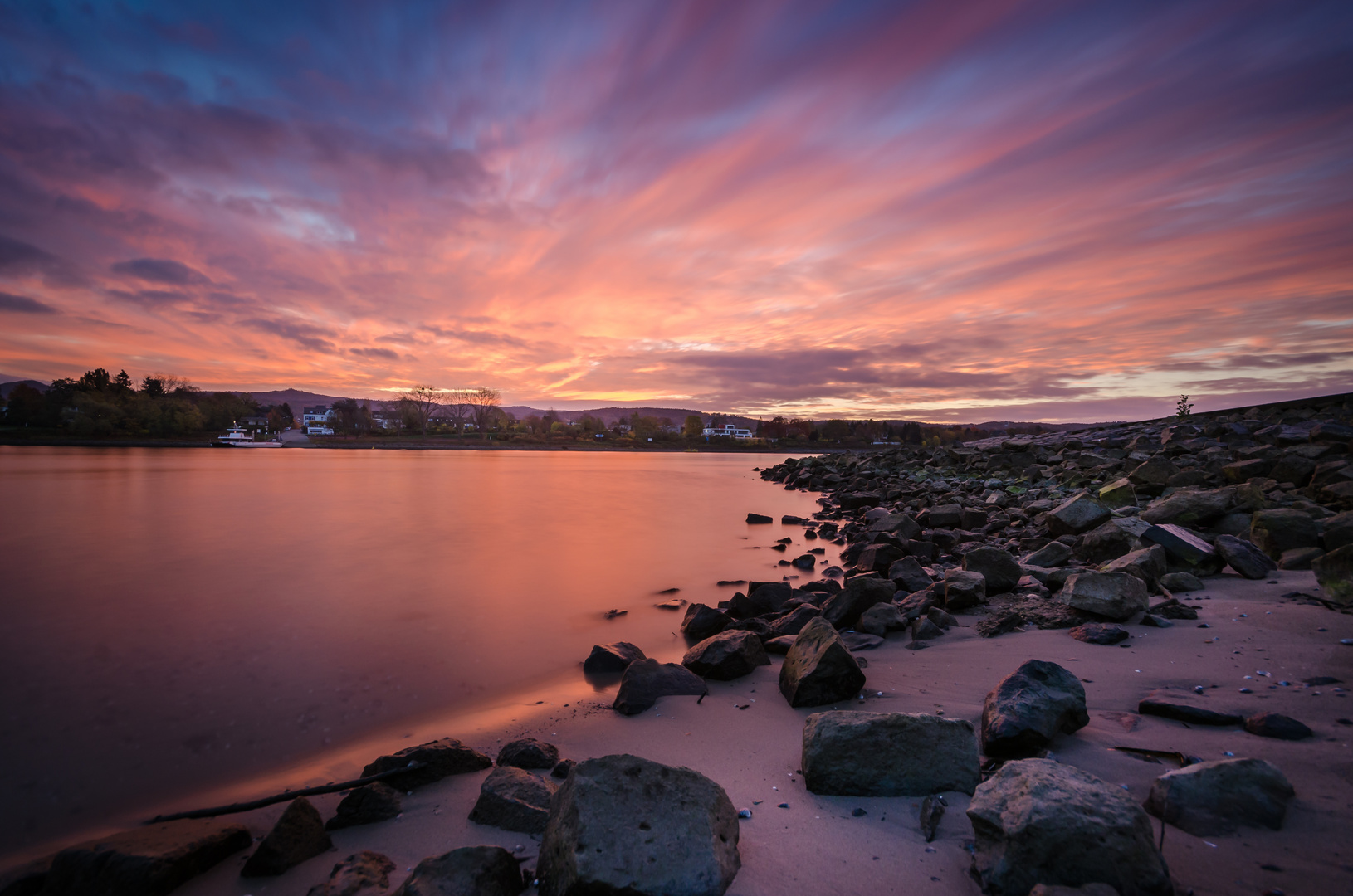 "Roter Rhein"