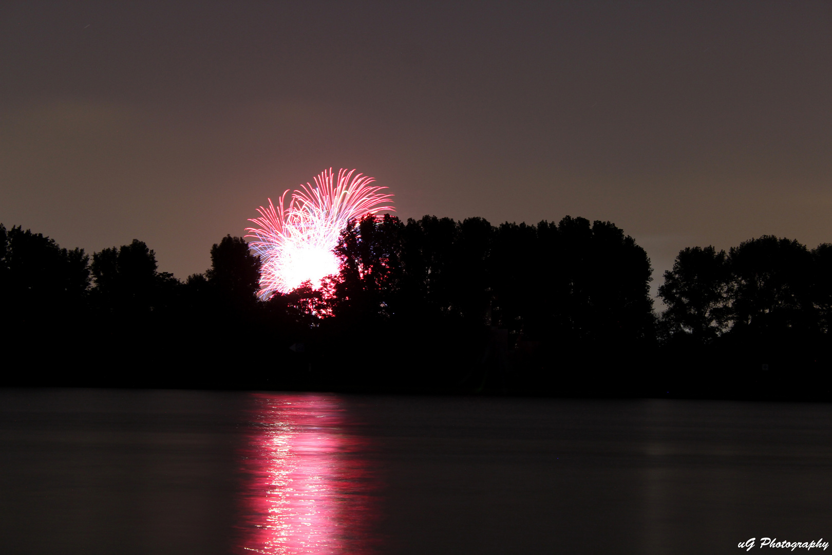 ..roter Rheinstreifen