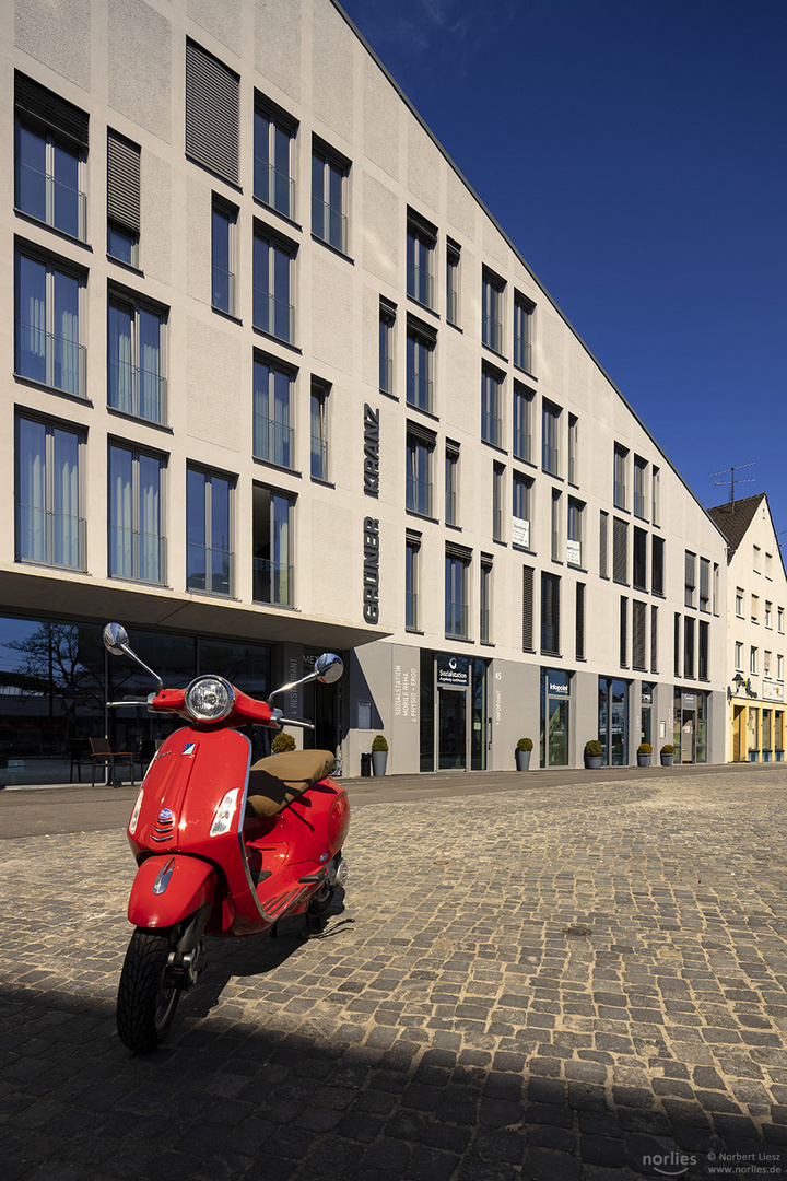 Roter Roller am Grünen Kranz