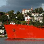 roter Rumpf vor Blankenese