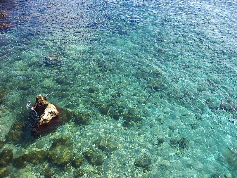 Roter Stein im Meer (Türkei)