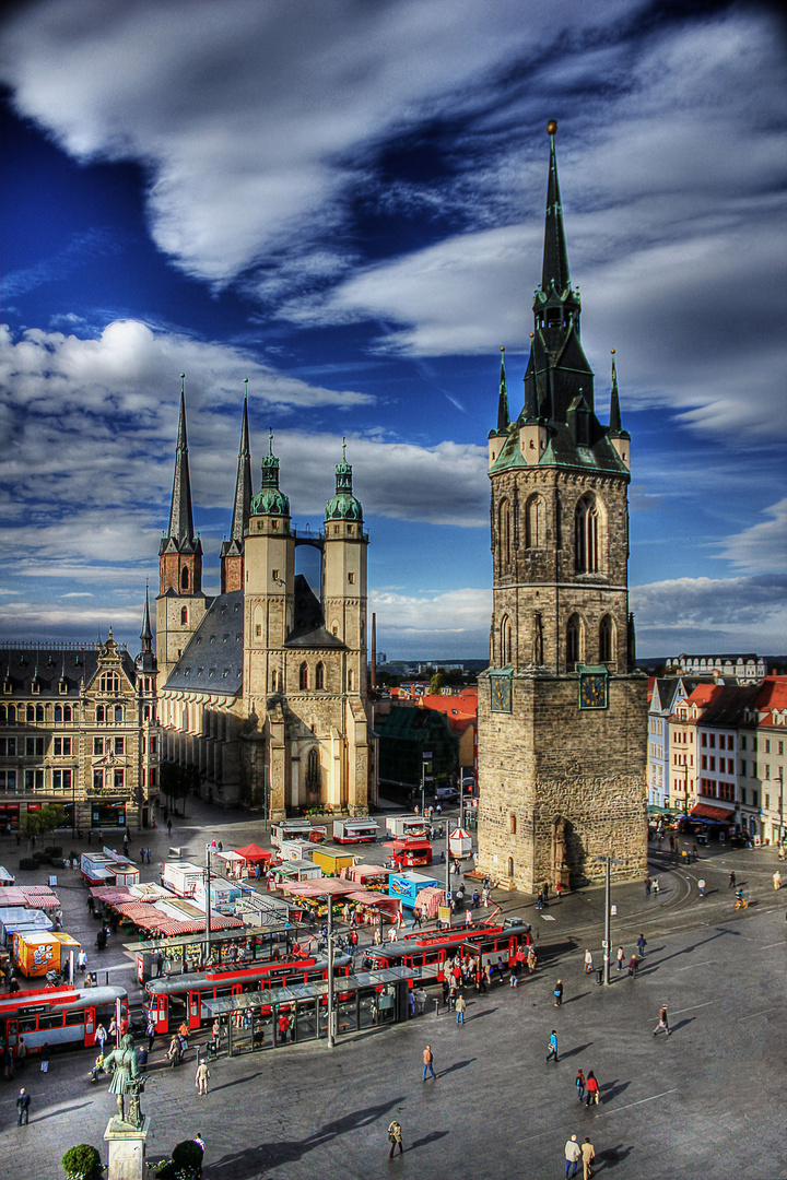 Roter Turm mit Marktplatz